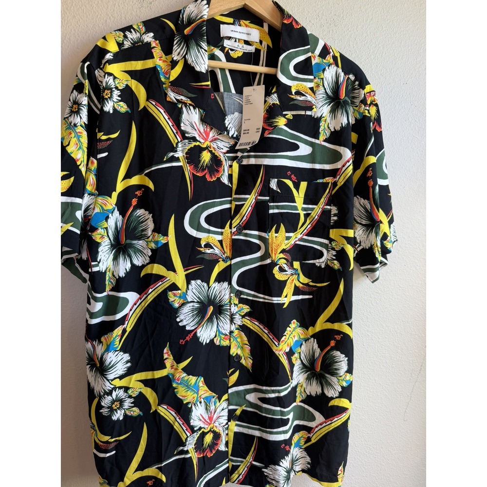 NWT Urban Outfitters Button Up Shirt Mens L Black Floral Short Sleeve Pockets